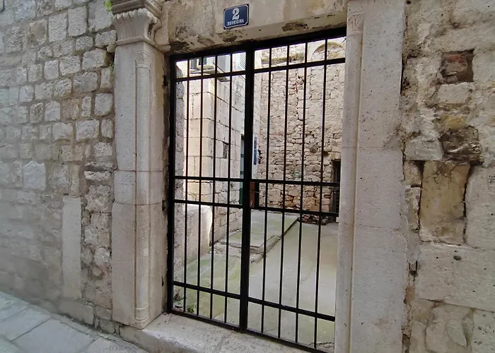 Dumaneo Art - Two Bedroom Apartament Split
