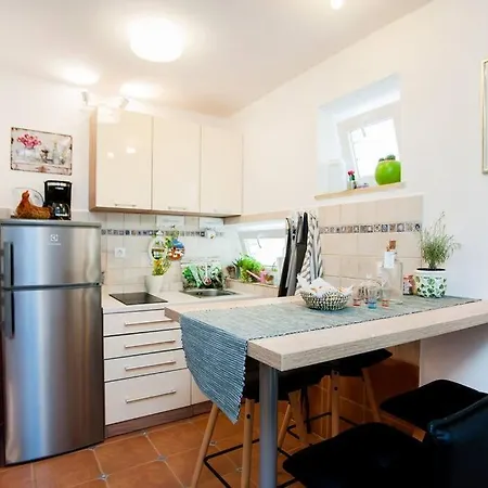 Dumaneo Art - Two Bedroom Split