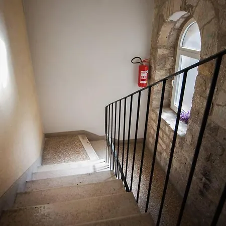 Dumaneo Art - Two Bedroom Split