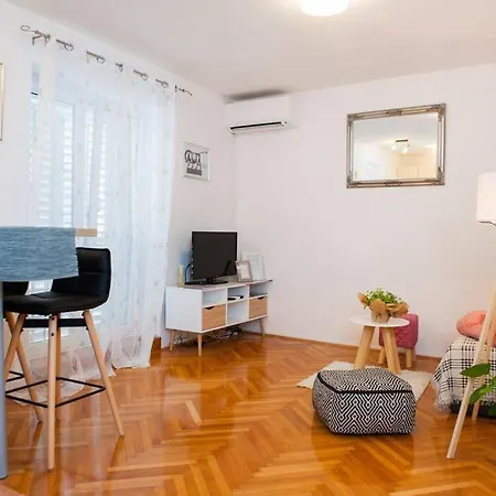 Apartment Dumaneo Art - Two Bedroom *