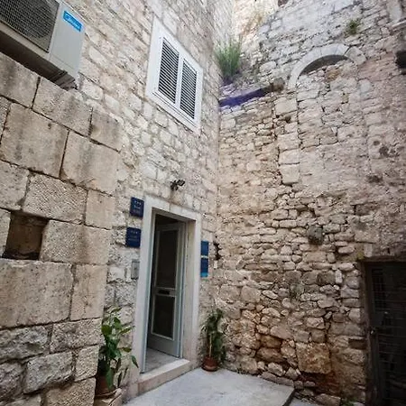 Dumaneo Art - Two Bedroom Apartment *
