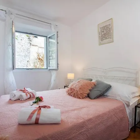 Apartment Dumaneo Art - Two Bedroom Split