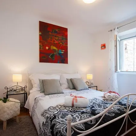 Dumaneo Art - Two Bedroom Apartment Split