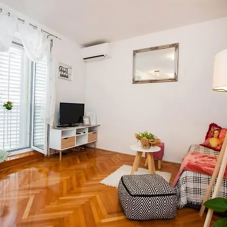 Apartment Dumaneo Art - Two Bedroom *