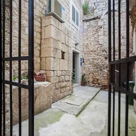 Apartment Dumaneo Art - Two Bedroom Split