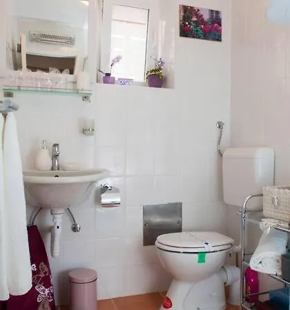 Dumaneo Art - Two Bedroom Split