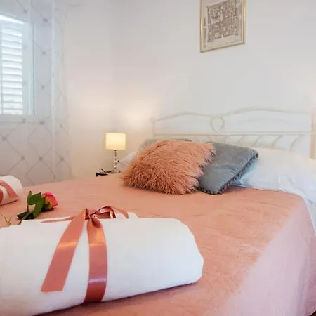 Dumaneo Art - Two Bedroom
