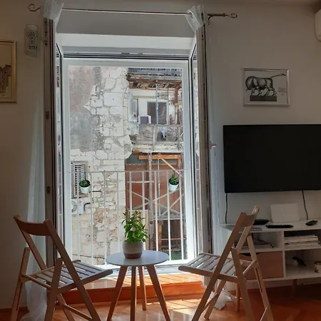Dumaneo Art - Two Bedroom Apartment Split