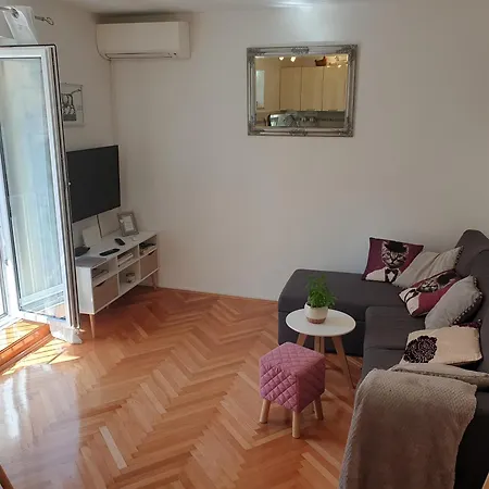 Dumaneo Art - Two Bedroom *